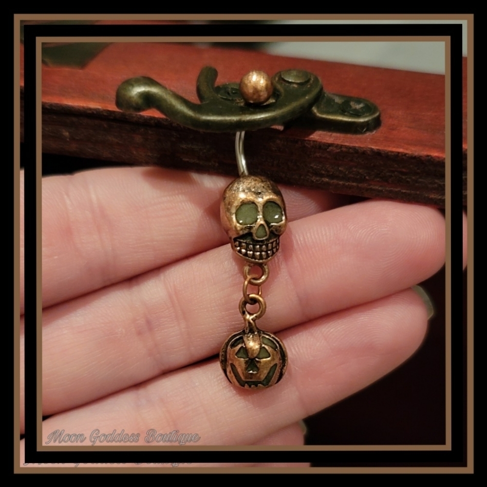 Painful Pleasures ✦ Glow‑in‑the‑Dark Skull Navel Ring ✦ 14G Curved Barbell NWT